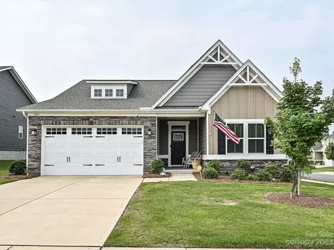 5091 Summer Surprise Ln, Charlotte, NC 28215