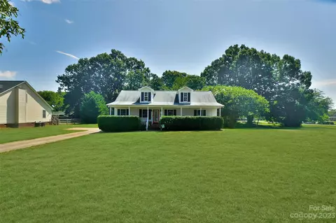 5950 Wylie Ave, Hickory Grove, SC 29717
