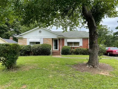 1915 Northbrook Dr, Charlotte, NC 28216
