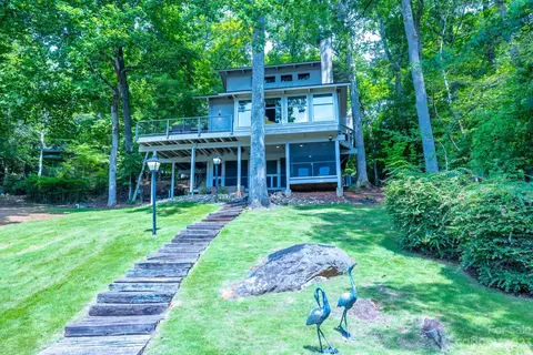 529 Shamrock Rd, Badin Lake, NC 28127