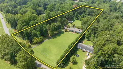 1030 Dooley Dr, Charlotte, NC 28227