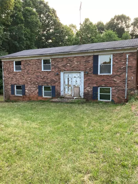 1875 Young Dr, Conover, NC 28613