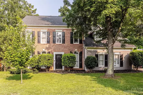 2715 Heathershire Ln, Matthews, NC 28105