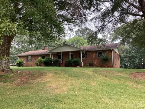 582 Marlowe Rd, Marion, NC 28752