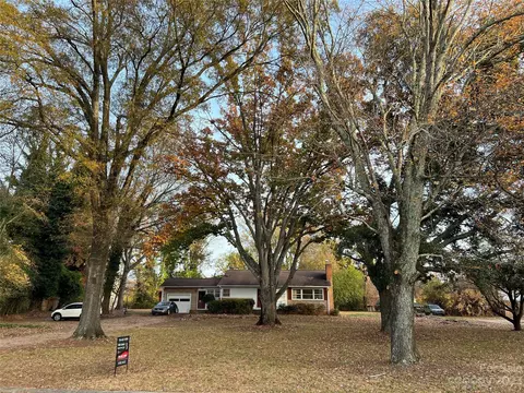 6846 Rumple Rd, Charlotte, NC 28262