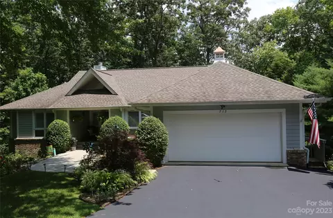 712 Blossom Ln, Flat Rock, NC 28731