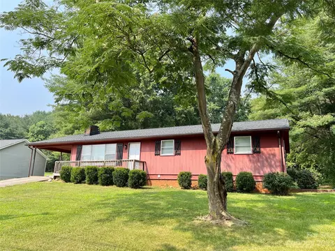 118 Polly St, Morganton, NC 28655