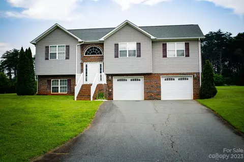 3293 47th Ave Pl NE, Hickory, NC 28601