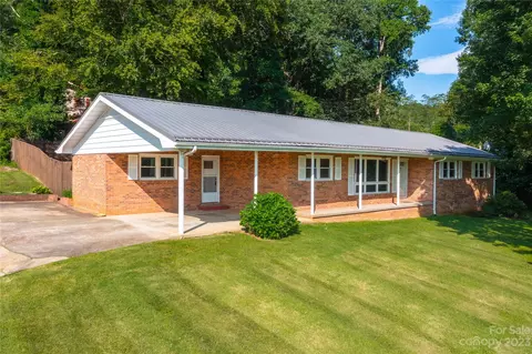 34 Maplewood Ln, Marion, NC 28752