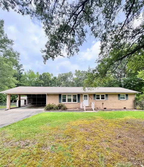 2776 Pineview Dr, Lancaster, SC 29720