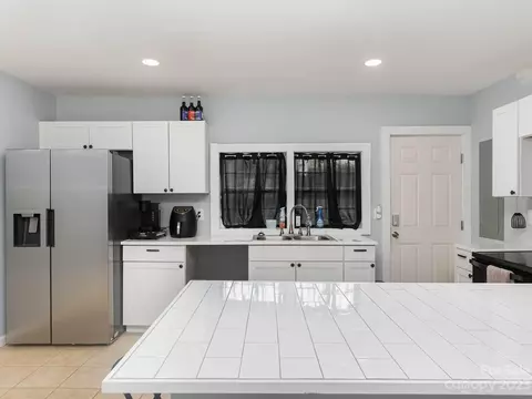 615 E St, Newton, NC 28658 photo 9