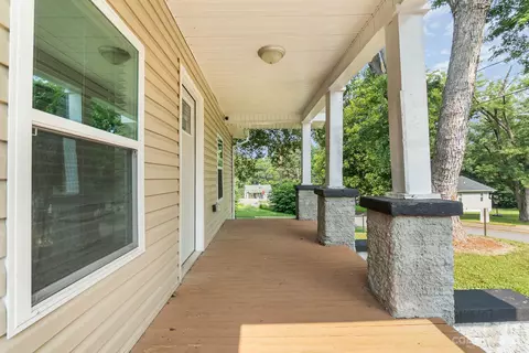615 E St, Newton, NC 28658 photo 4