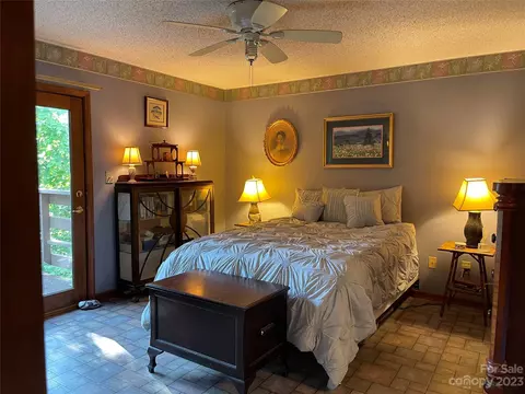 305 Piney Mountain Dr #Q3, Asheville, NC 28805