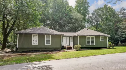 5090 Windward Dr, Tega Cay, SC 29708