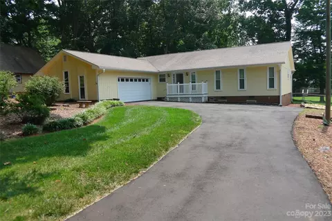 167 Brentwood Dr, Advance, NC 27006