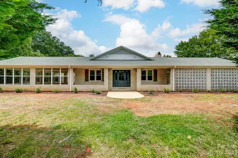1716 Salem Ave, Lincolnton, NC 28092