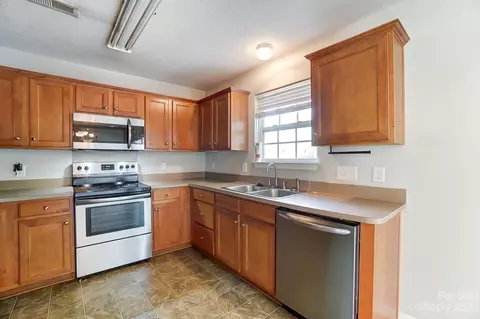503 River View Dr, Lowell, NC 28098 photo 10