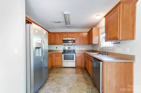 503 River View Dr, Lowell, NC 28098 photo 8