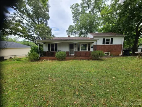 115 S Oak St S, Lowell, NC 28098