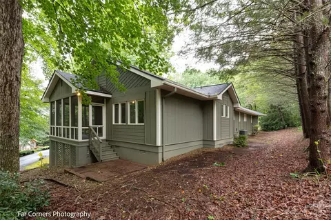 2000 Golfside Ln, Hendersonville, NC 28739