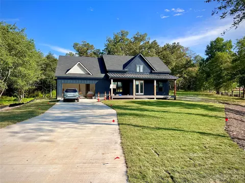 117 Mavrick Dr, Mills River, NC 28759