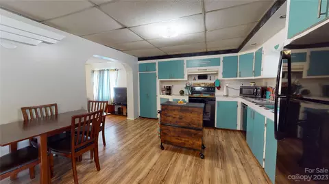 126 Winfield St, Canton, NC 28716 photo 3