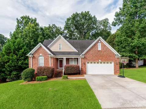 2721 Firethorn Ct, Gastonia, NC 28056