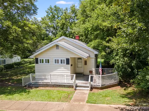 100 Hicks Cir, Mount Holly, NC 28120