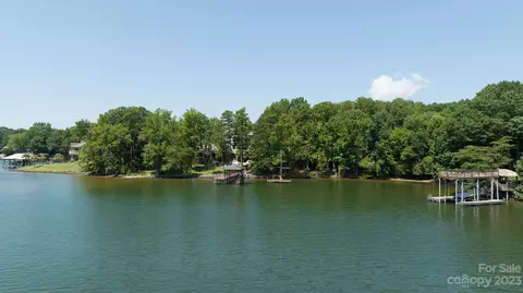 2105 Lake Forest Dr, Tega Cay, SC 29708