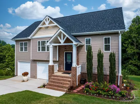 205 17th Ave SE, Hickory, NC 28602