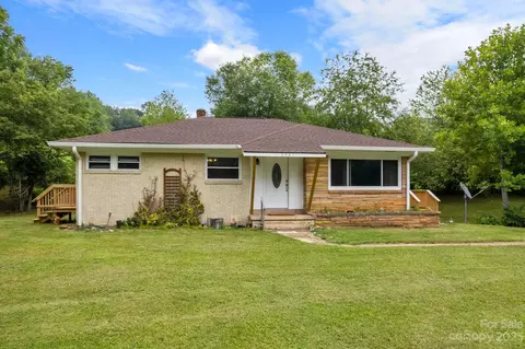 3947 Lake Logan Rd, Canton, NC 28716