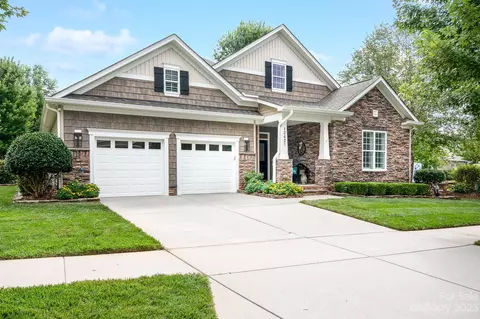 12421 Meetinghouse Dr, Cornelius, NC 28031