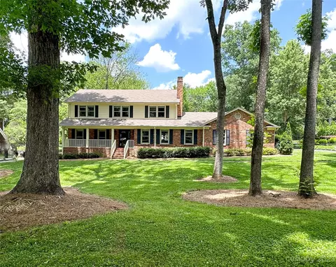 3910 Windwood Cir, Charlotte, NC 28226