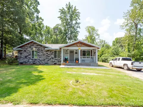5512 Snow White Ln, Charlotte, NC 28213