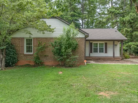 7428 Pawtuckett Rd, Charlotte, NC 28214