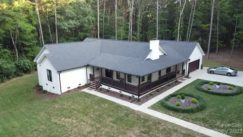 6749 Tree Hill Rd, Matthews, NC 28104