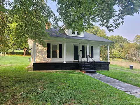 209 Hogan St, Morganton, NC 28655