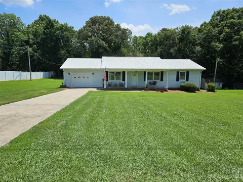 2220 Fairfield Ct, Albemarle, NC 28001