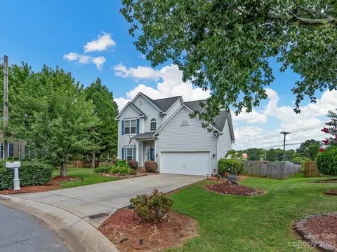 5720 Autumn Knoll Pl, Concord, NC 28027