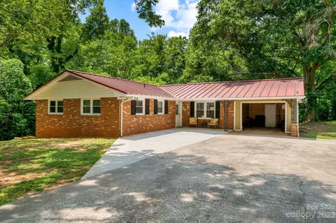 1130 5th St SE, Hickory, NC 28602