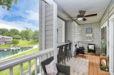 205 NW 38 Dr #38, Davidson, NC 28036