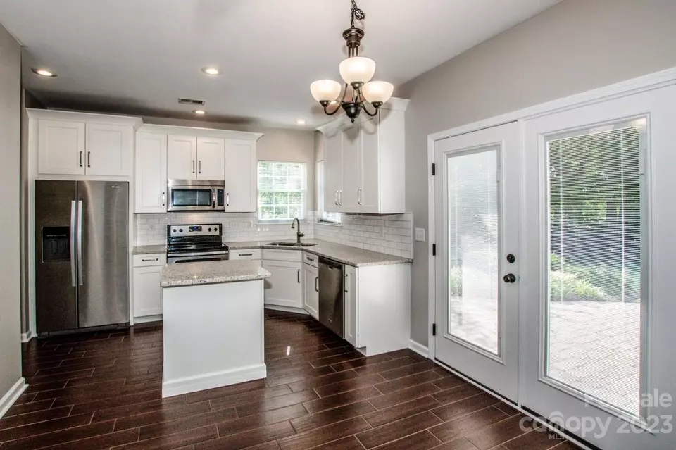  4317 Beauvista Dr, Charlotte, NC 28269 photo 3