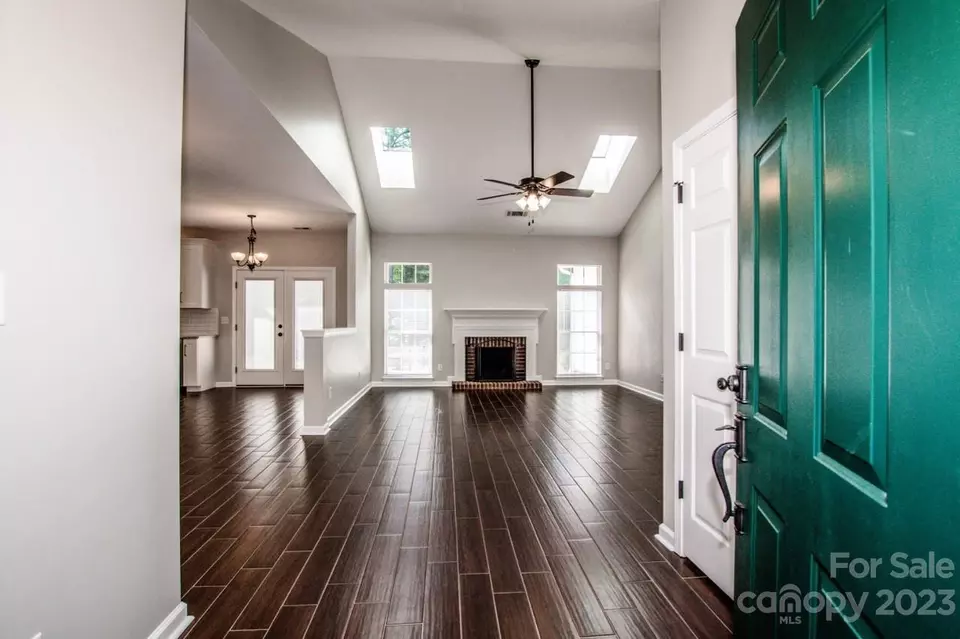  4317 Beauvista Dr, Charlotte, NC 28269 photo 8
