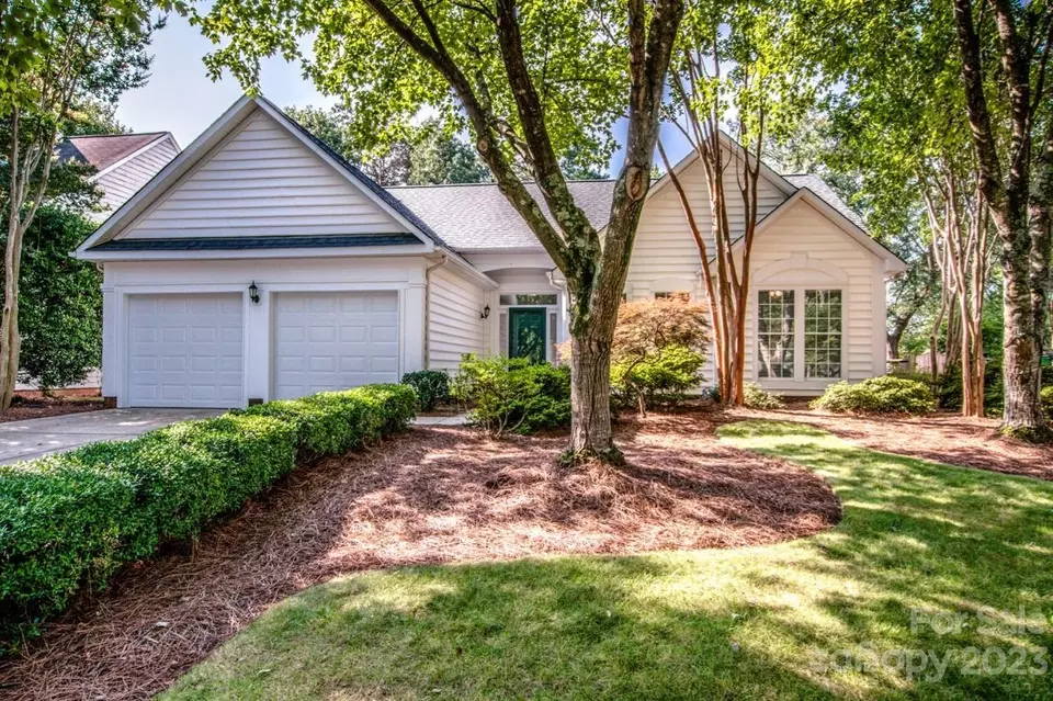  4317 Beauvista Dr, Charlotte, NC 28269 photo 1