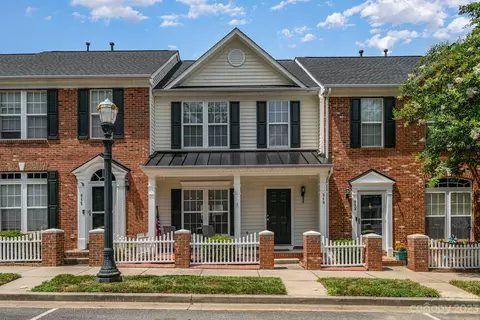 949 Coolsprings Ln, Rock Hill, SC 29730