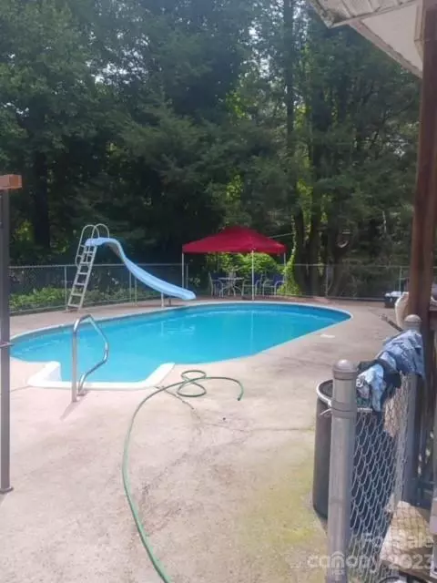 3913 Hartland Rd, Lenoir, NC 28645
