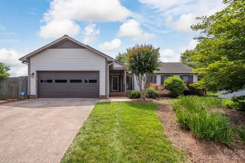 3 Leslie N Ln, Asheville, NC 28805