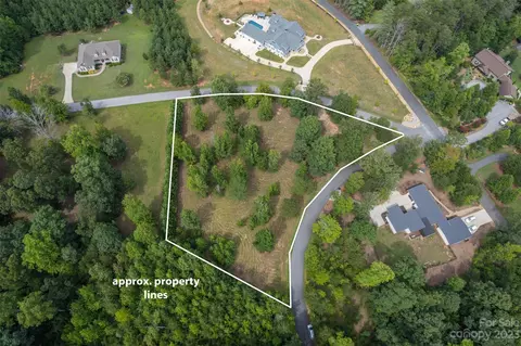 Red Fox Circle, Tryon, NC 28782 photo 3