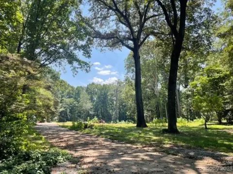 4510 Town Country Dr, Charlotte, NC 28226