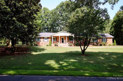 445 Rainbow Cir, Clover, SC 29710